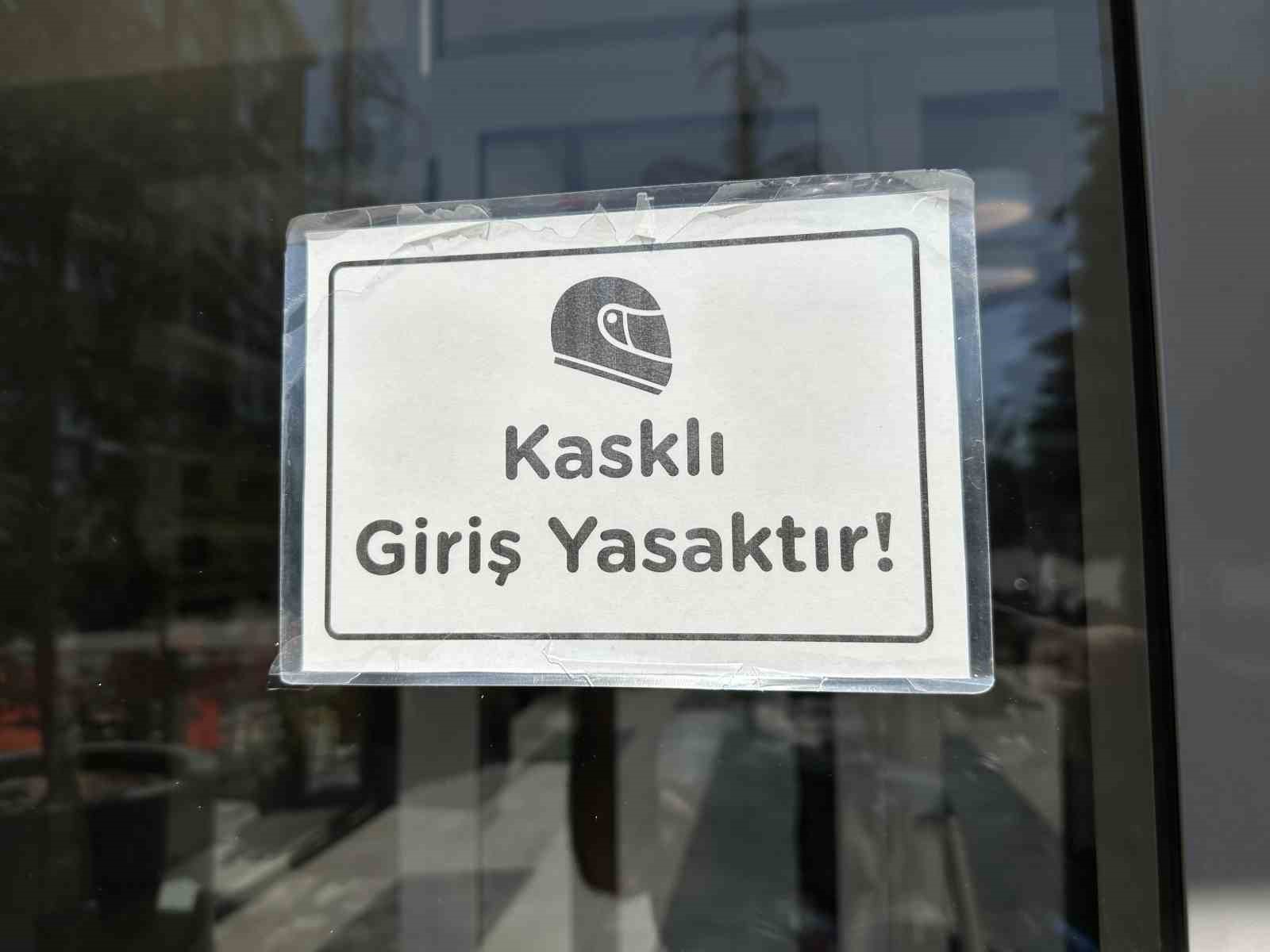Motorcular Kasksız Giriş Yasaklamasına İsyan Ediyor