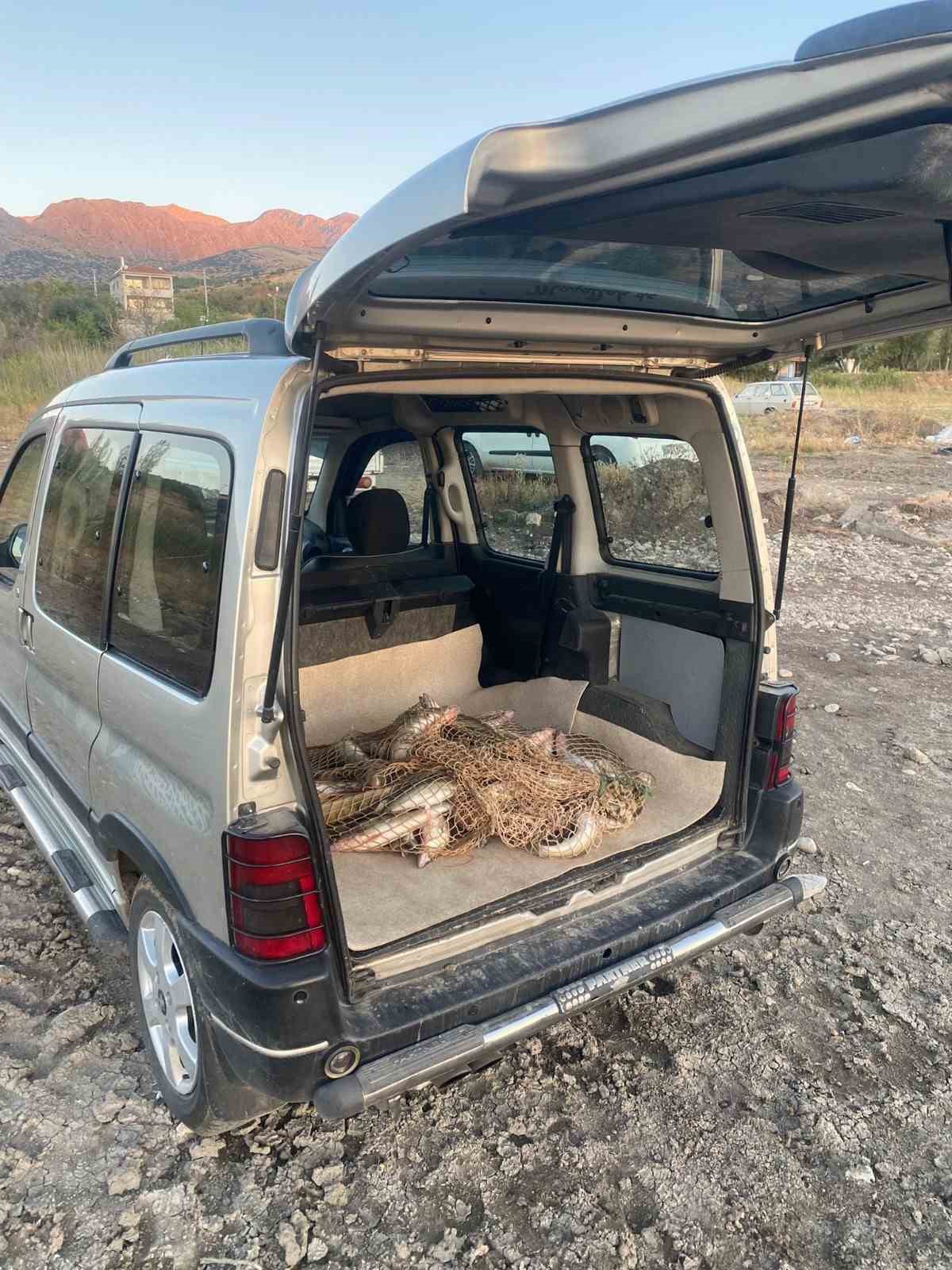 Isparta'da kaçak balık avcılarına para cezası