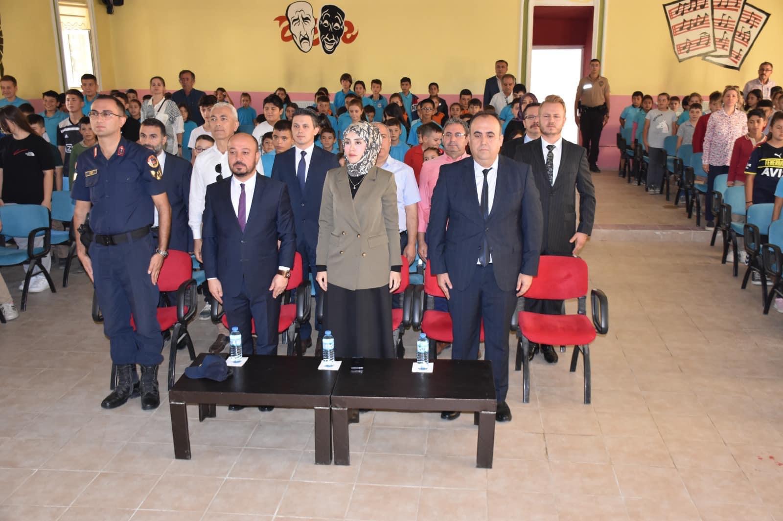 Belediye Başkanı İsmail Taylan İlköğretim Haftası Programına Katıldı