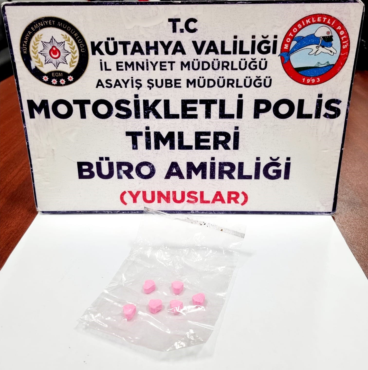 Kütahya'da Motosikletli Polis Timlerince Araçta 6 Ekstazi Ele Geçirildi