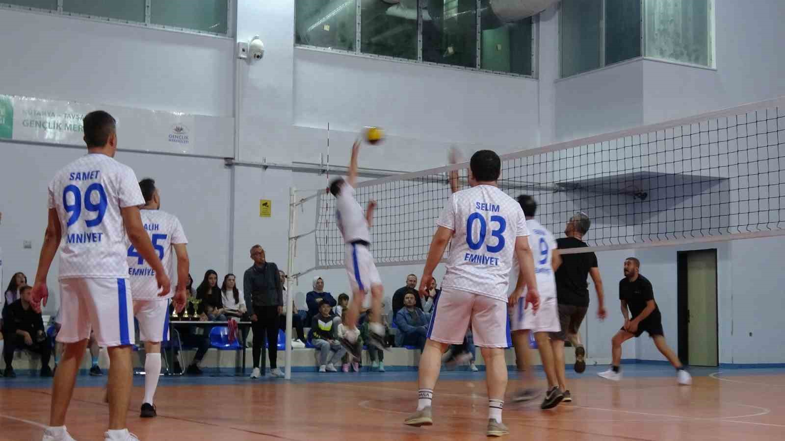 Tavşanlı'da Garp Linyit İşletmesi Voleybol Turnuvası Şampiyonu