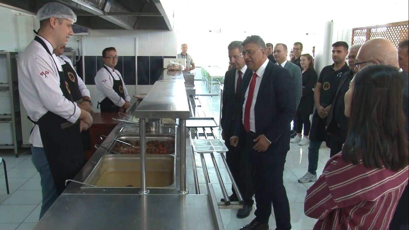 DPÜ Rektörü: Öğrencilerimize kaliteli ve uygun fiyatlı yemekler sunuyoruz