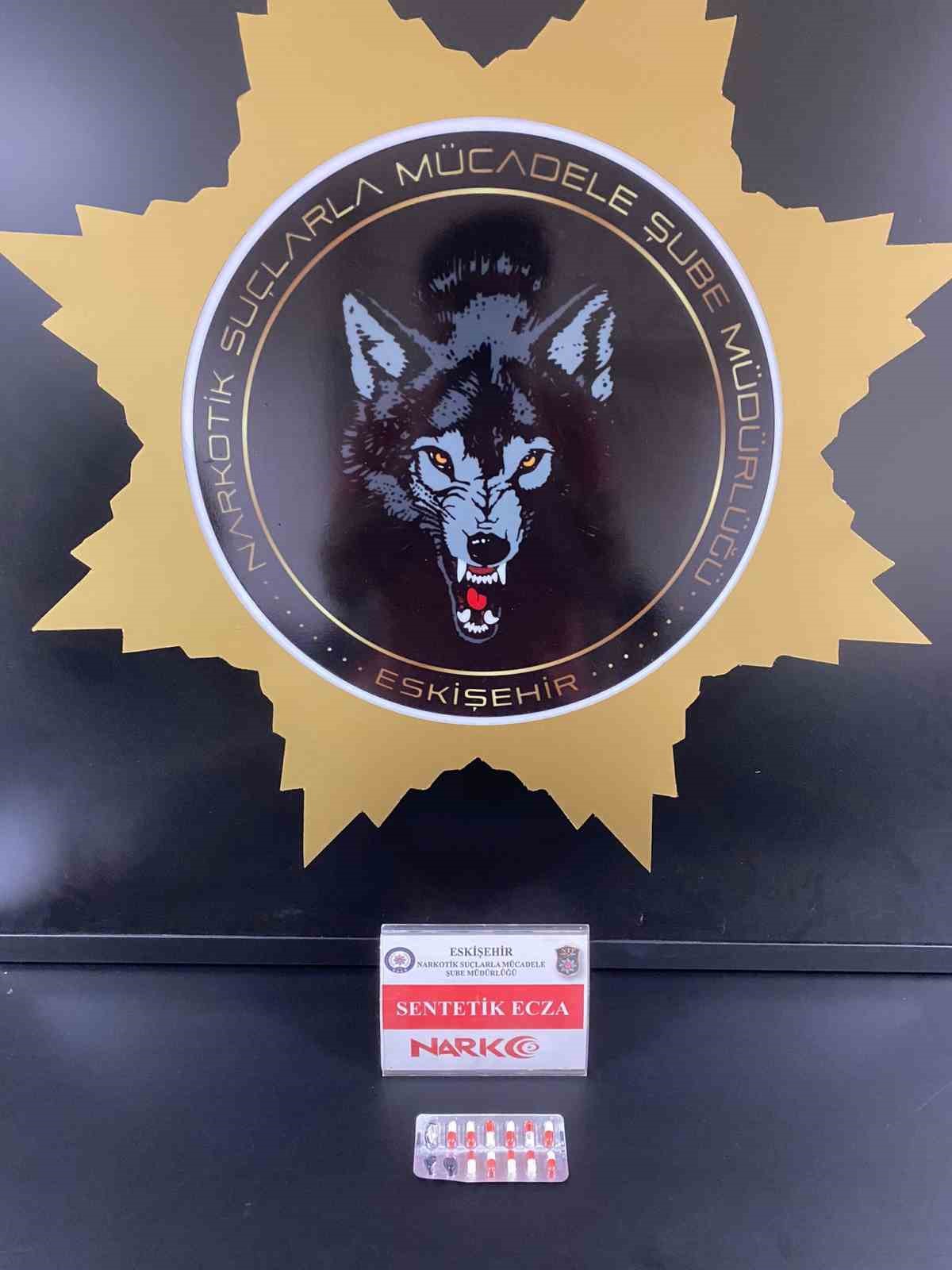 Eskişehir'de uyuşturucu ticareti operasyonu: 11 sentetik ecza ele geçirildi