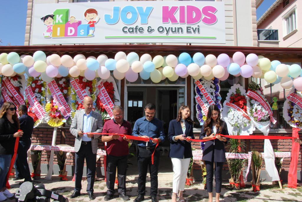 Kaymakam ve Belediye Başkanı birlikte iş yeri açılışı yaptı