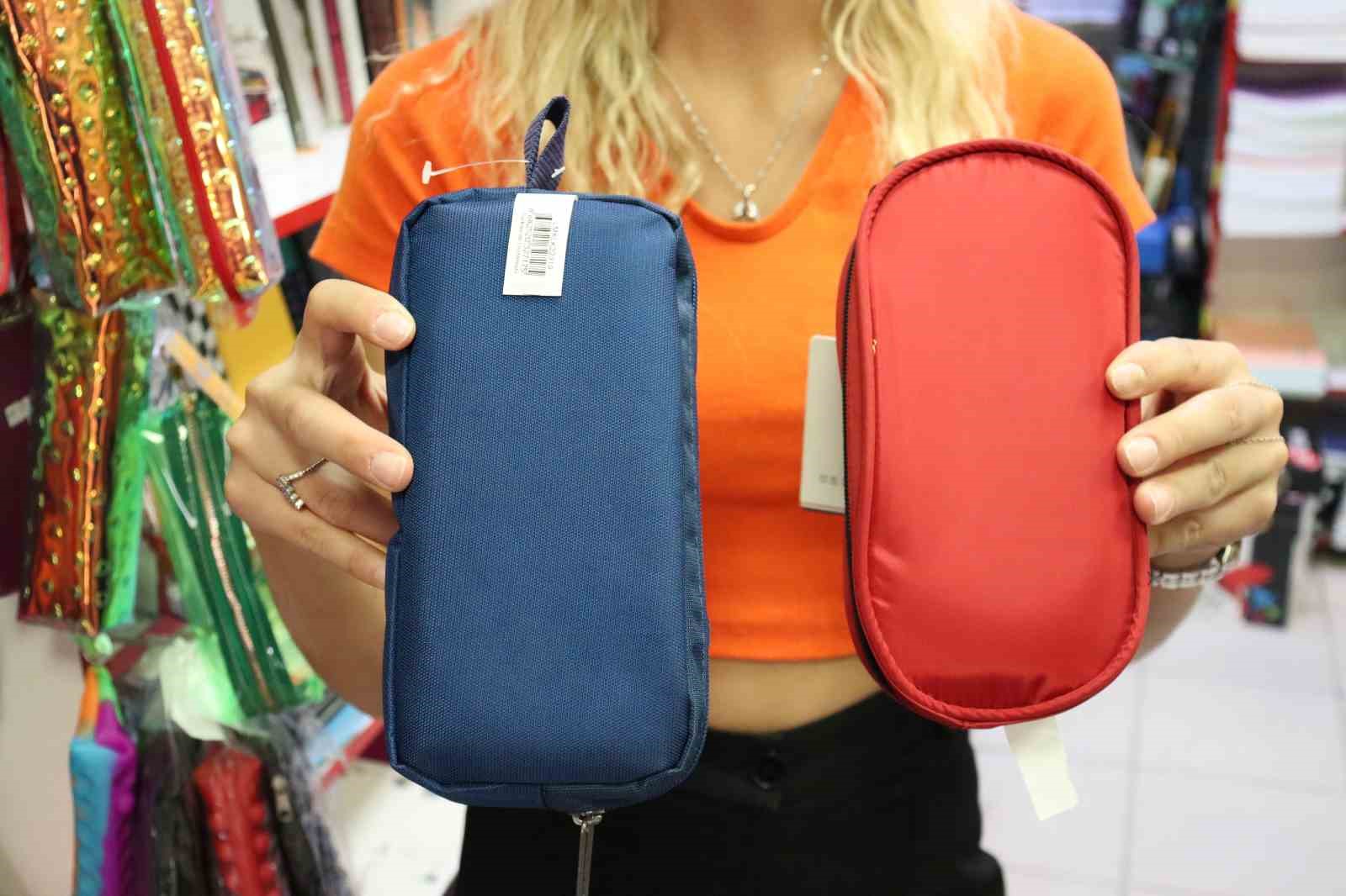 Eskişehir'de kırtasiye esnafı, yeni eğitim döneminde kaynak kitap satışında artış yaşandığını söylüyor.