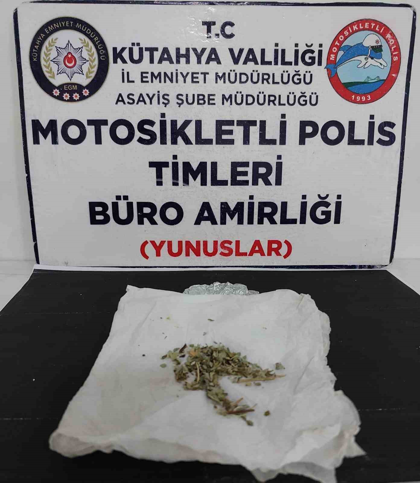 Kütahya'da Motosikletli Polis Timleri Bonzai Ele Geçirdi