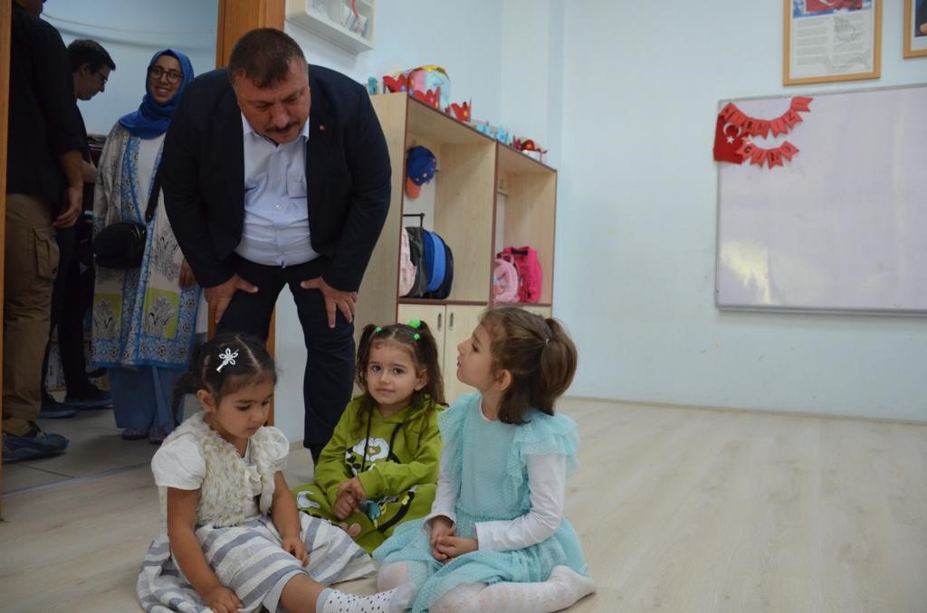 Beylikova Kaymakamı ve Belediye Başkanı Anaokulu Öğrencilerini Ziyaret Etti