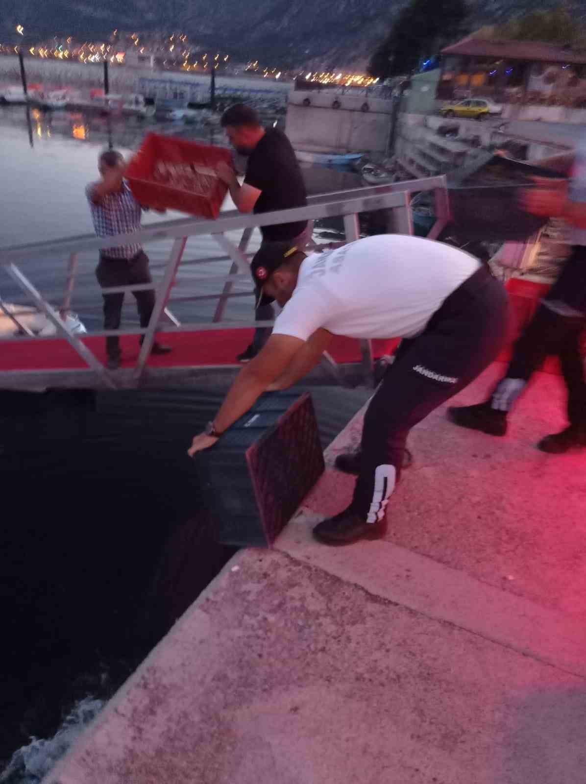 Eğirdir'de 400 kg kaçak kerevit yakalandı.