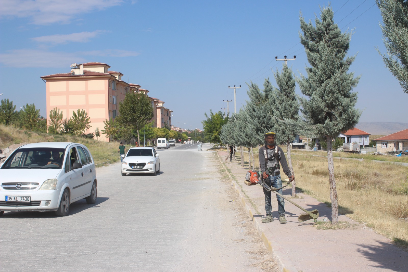 Emirdağ'da TOKİ Bölgesi Temizlendi ve Otlar Biçildi!