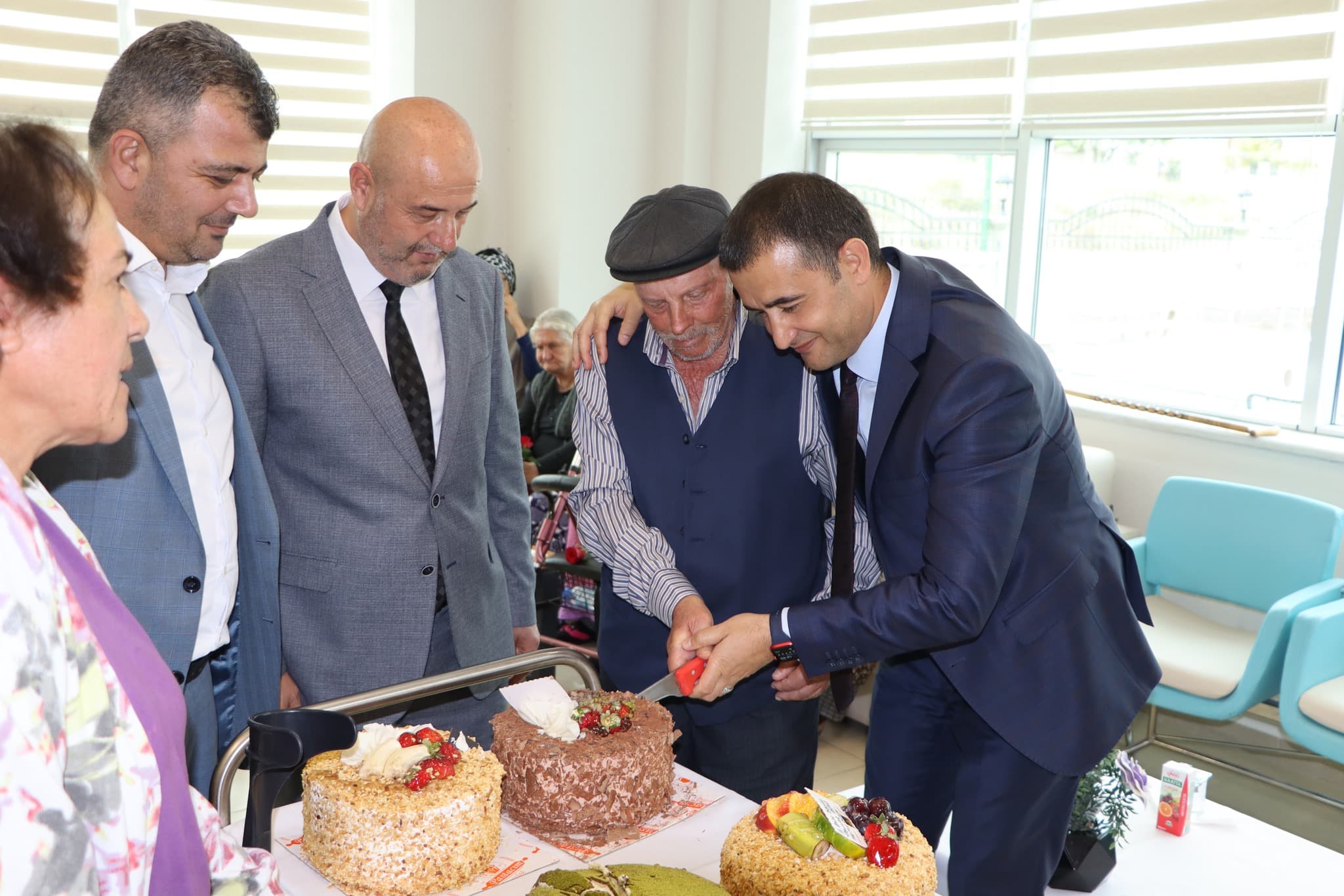 Kaymakam Osman Bilici, Yaşlılar Günü'nde huzurevi sakinleriyle buluştu.