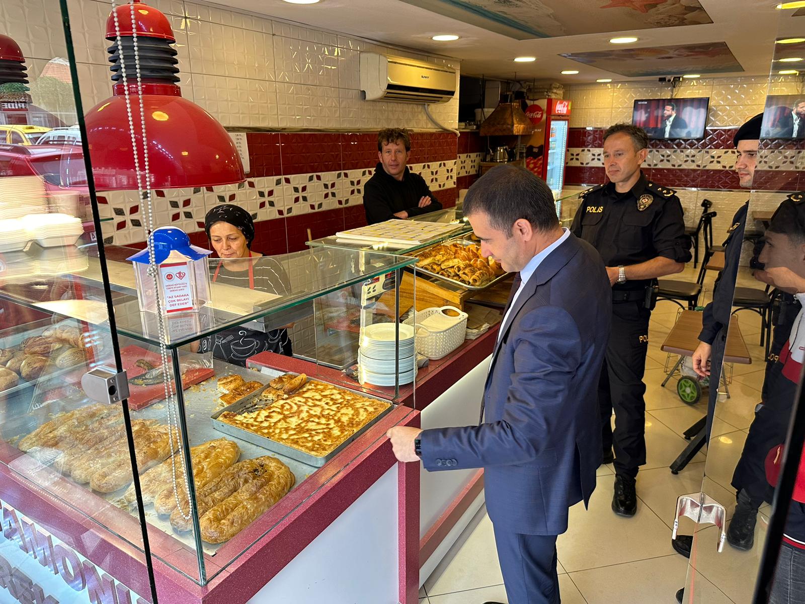 Kaymakam Osman Bilici, ilçedeki esnafları ziyaret etti.