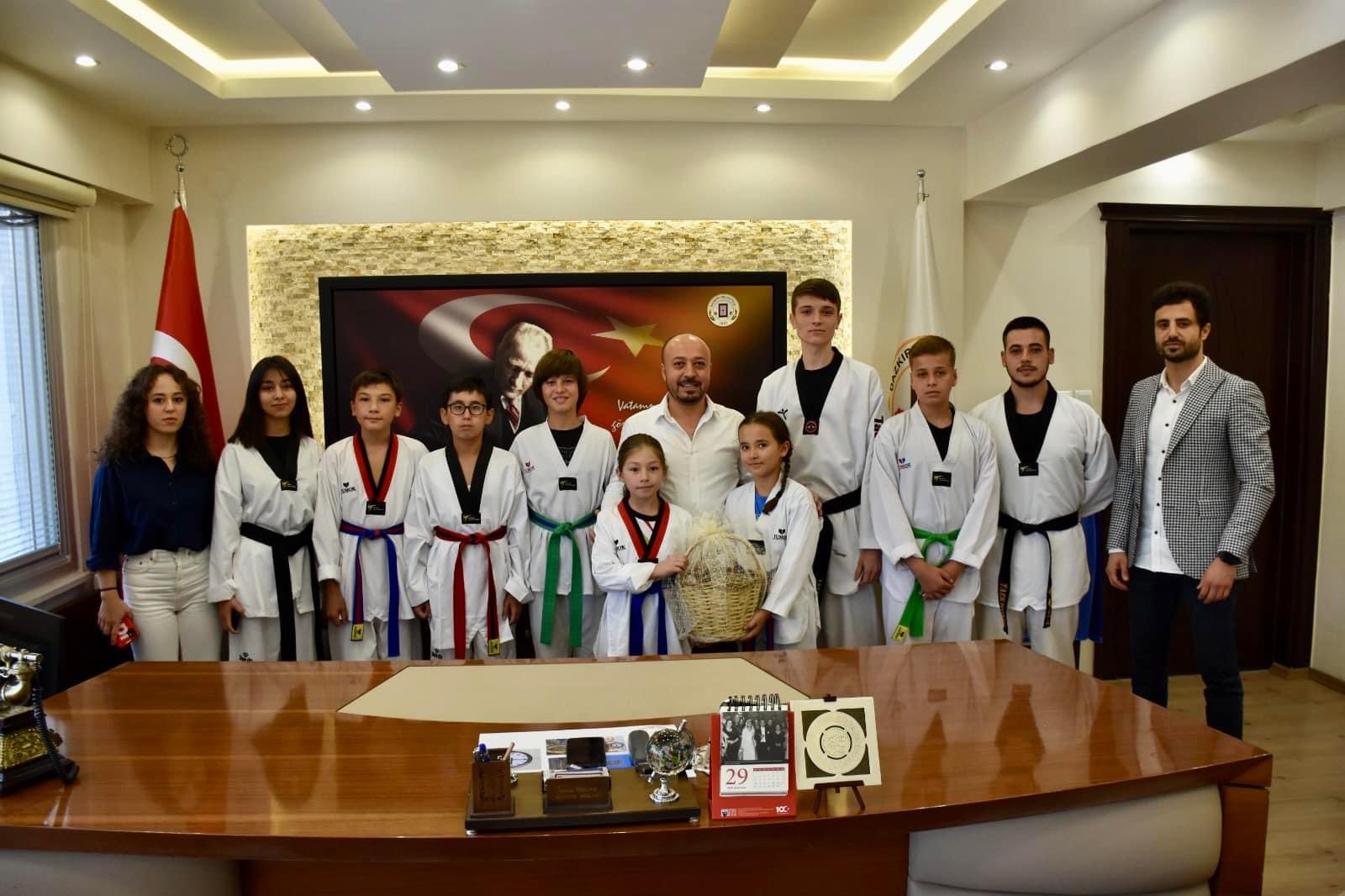 Belediye Başkanımız, başarılı Taekwondo sporcularını ağırladı