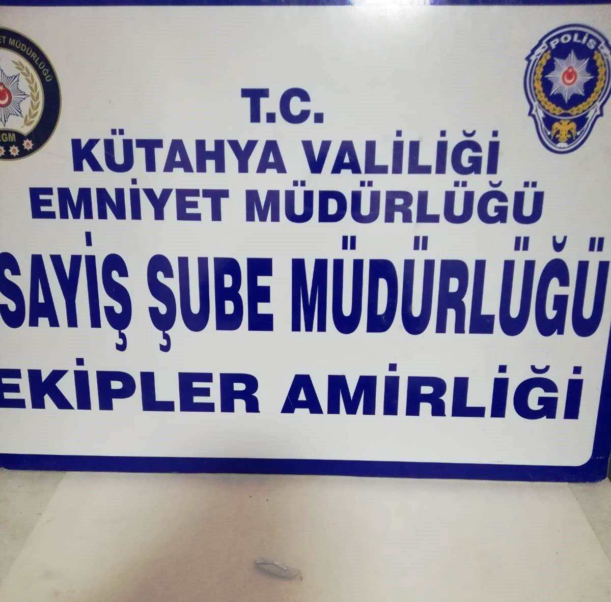 Kütahya'da çay bahçesinde uyuşturucu ele geçirildi.