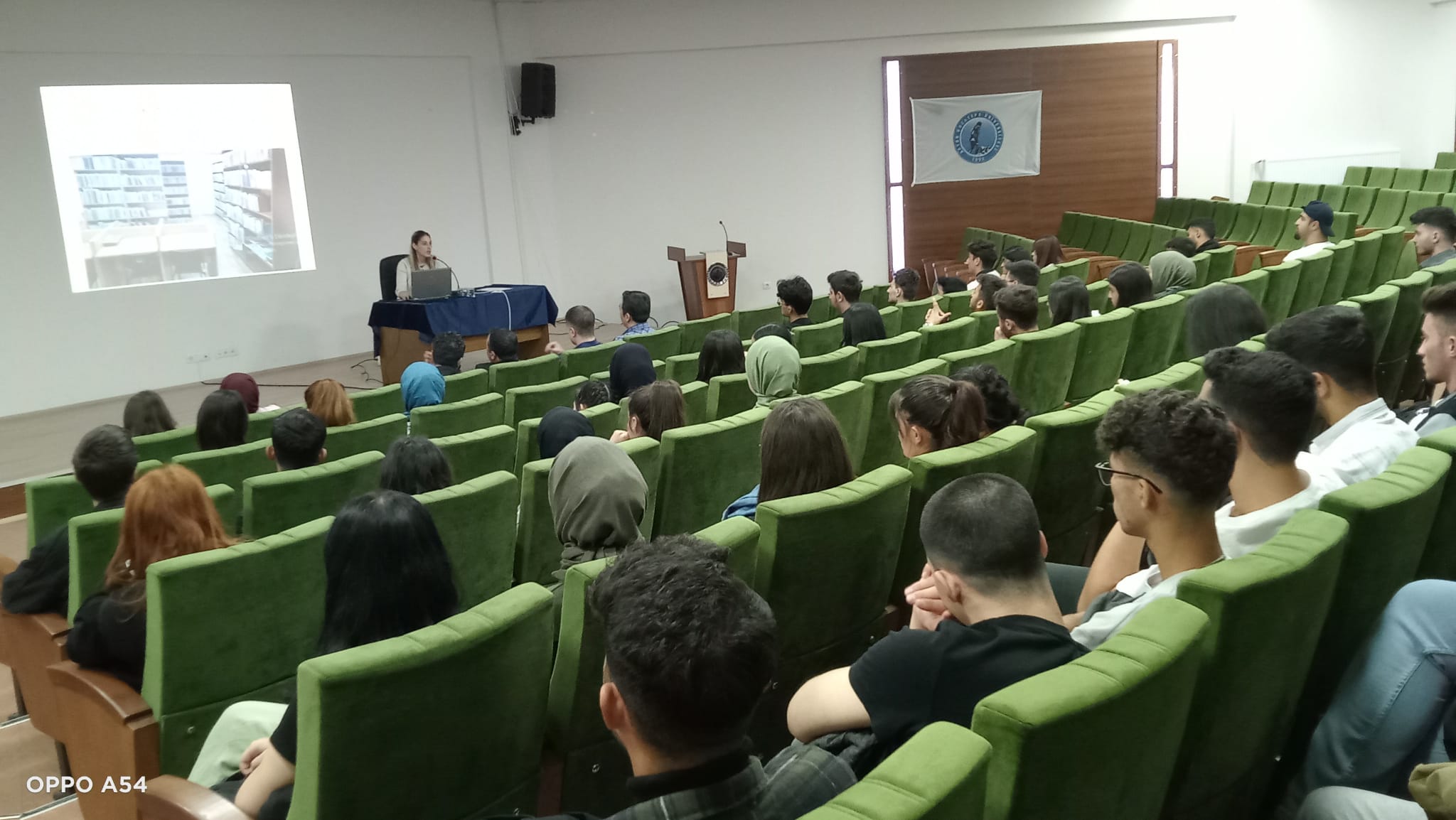 Afyon Kocatepe Üniversitesi yeni öğrencilere oryantasyon eğitimi verdi.