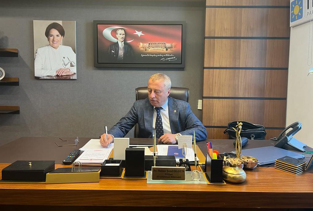 Bayramlar kırgınlıkları bırakıp kucaklaşma günüdür