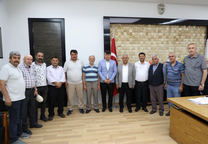 Zeybek İbrahim Karataş'ı ve Minibüs Durak Başkanlarını makamında kabul etti. 