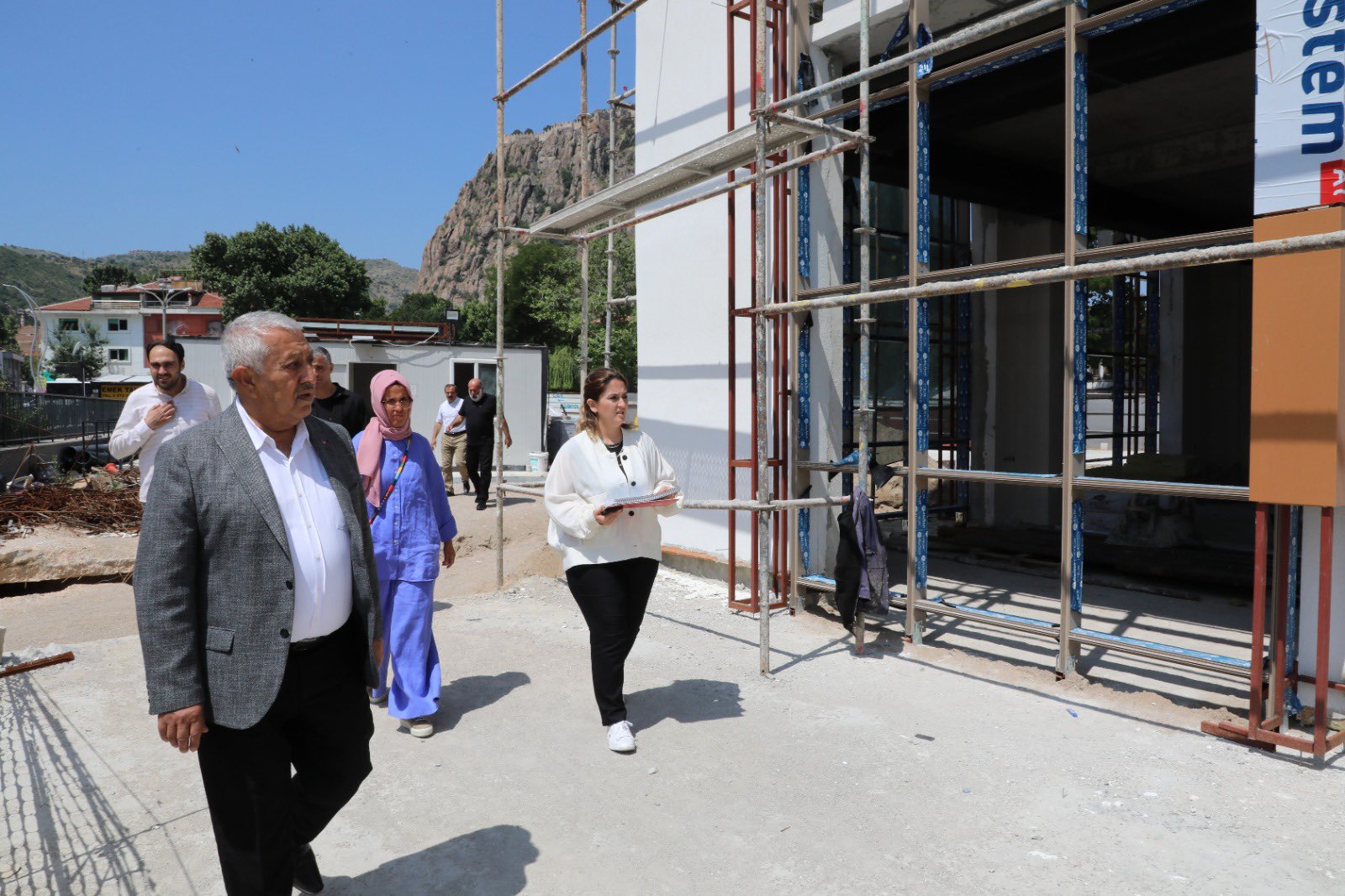 Zeybek Miilet Kütüphanesi İnşaatını inceledi